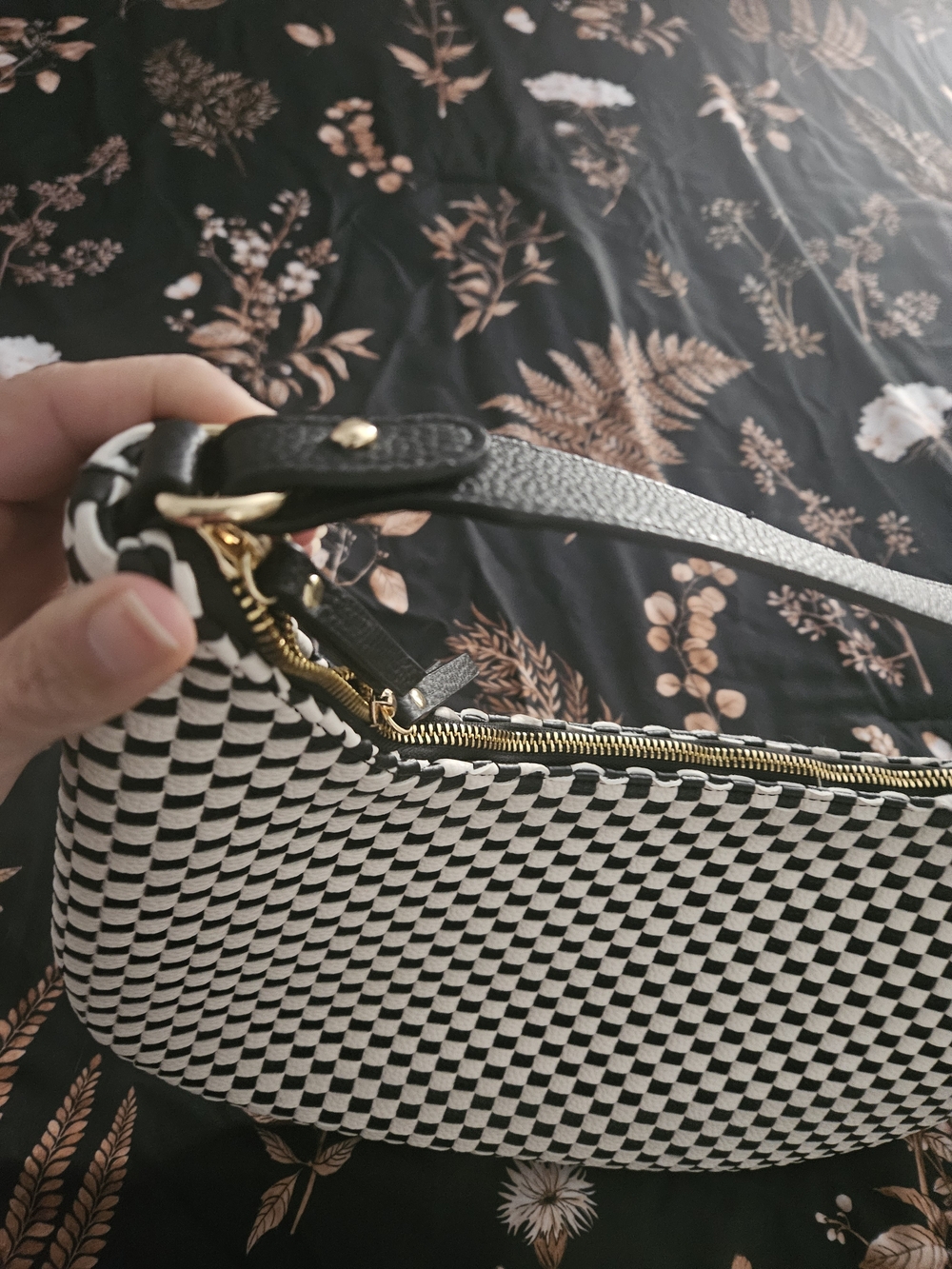 Black and White Checkered Shoulder Bag - Classic Pattern - Picture 3 of 7